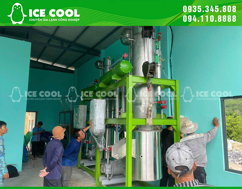 Đội ngũ kĩ thuật viên ICE COOL đã hỗ trợ lắp đặt tận tình và hướng dẫn khách hàng vận hành máy