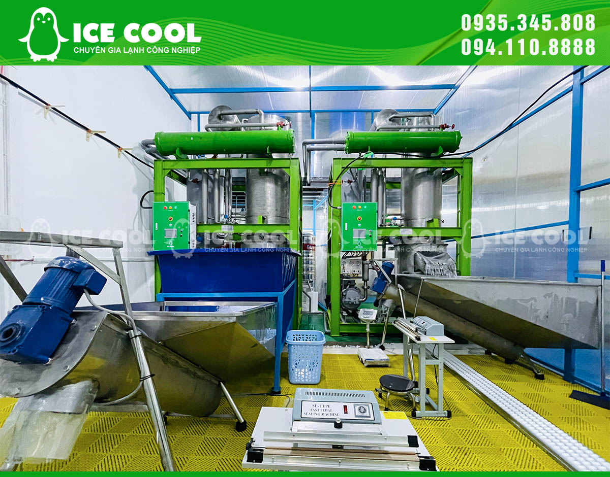 Hai máy đá viên tại công ty Băng Dương