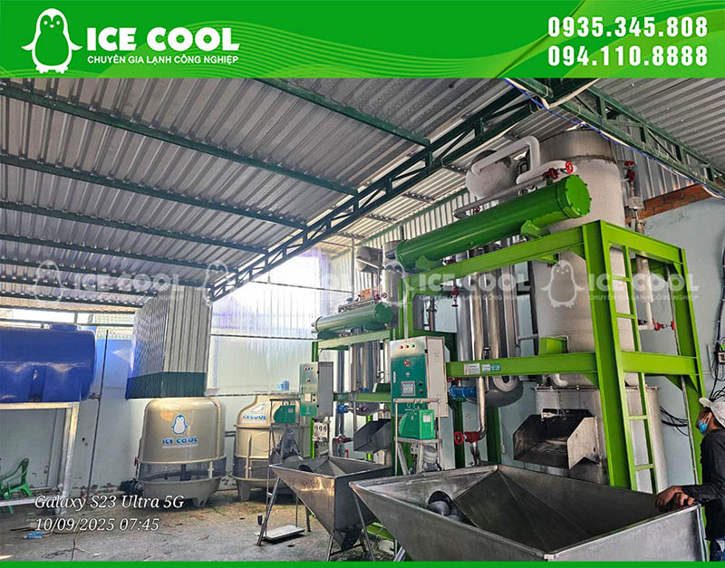 Hệ thống máy đá bia 10 tấn, máy làm đá cà phê 5 tấn, tháp giải nhiệt, lọc nước được lắp đặt đầy đủ