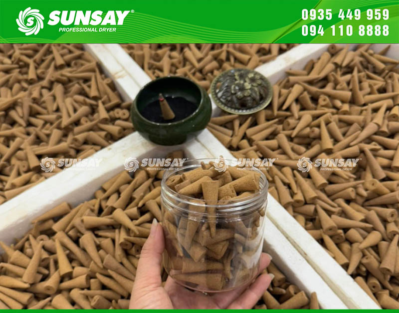Sau khi sấy, trầm được đóng hộp để bảo quản, sử dụng lâu hơn