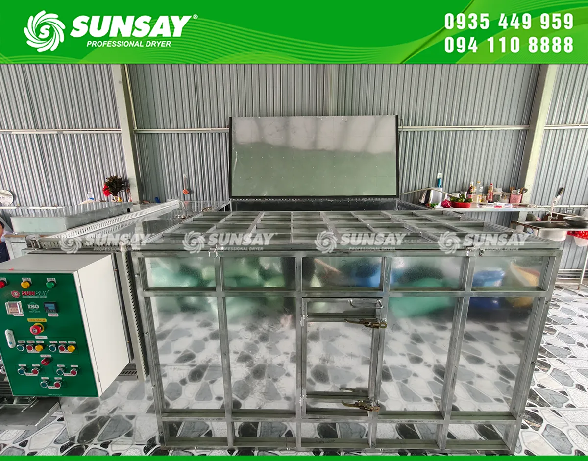 Bộ điều khiển thông minh PID giúp duy trì nhiệt độ ổn định trong suốt quá trình sấy, dễ vận hành