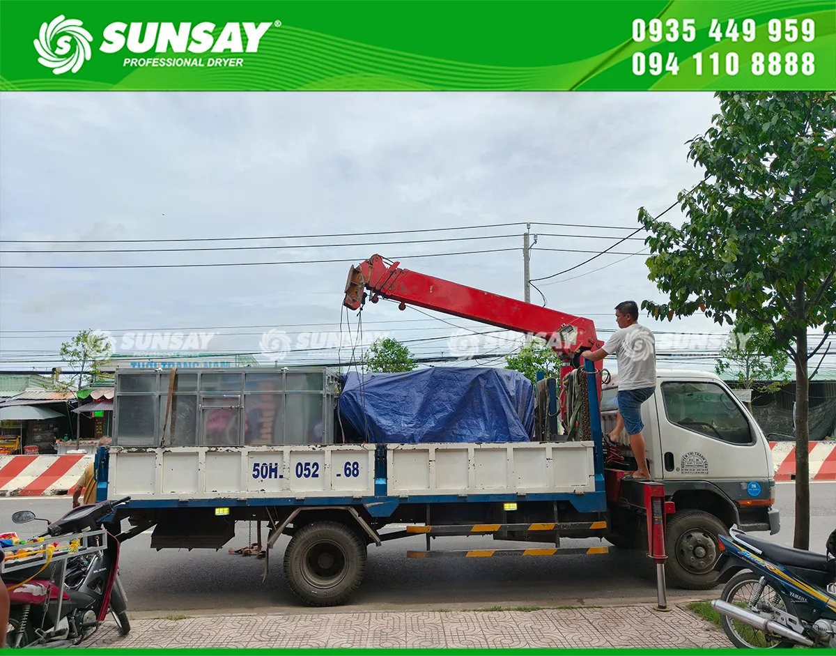 Đội ngũ kỹ thuật viên SUNSAY lắp đặt nhanh chóng, đưa máy vào hoạt động ổn định