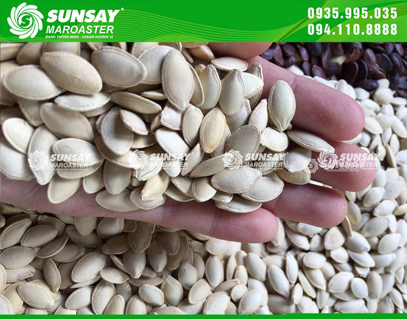 Hạt bí sau khi rang giòn, ngon