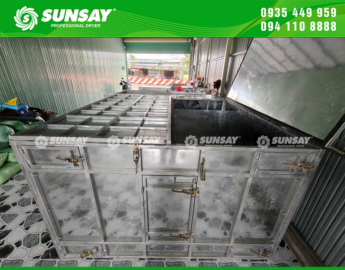 Hệ thống sấy sử dụng công nghệ đối lưu gió hai chiều, giúp nông sản khô đều, không cần đảo thủ công