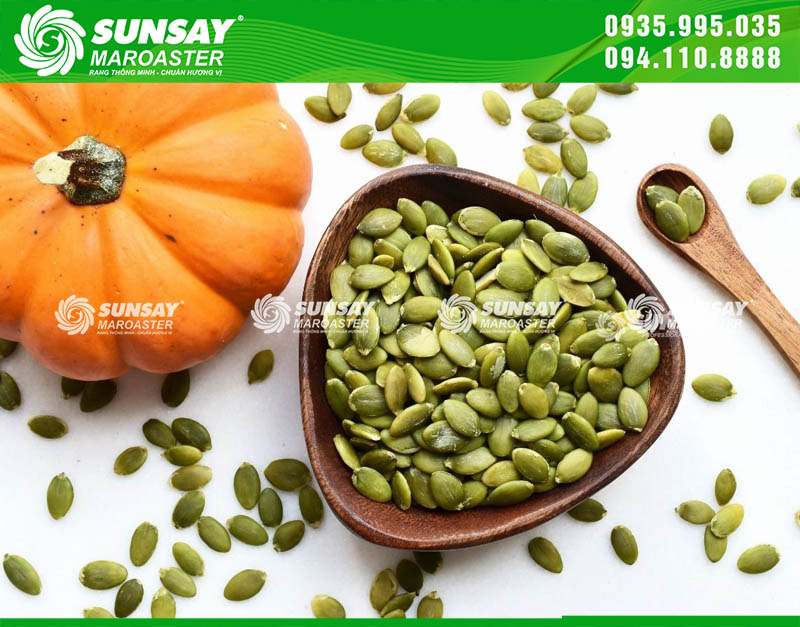 Hạt bí rang đạt chuẩn phải có độ giòn tự nhiên và giữ được hương thơm béo đặc trưng