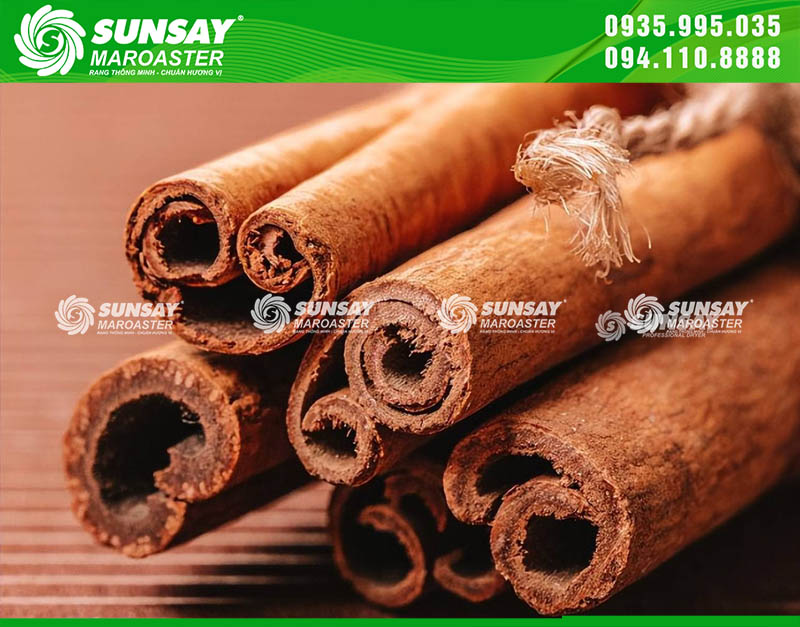 Một chút quế rang chuẩn có thể làm món ăn ấm hơn, mùi hương rõ hơn và cảm xúc cũng dịu lại rất nhiều.