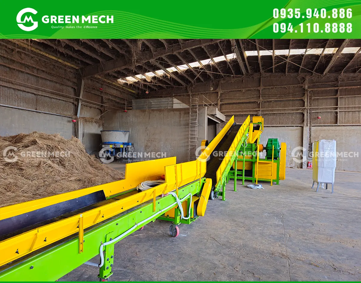 Dây chuyền máy nghiền 2 trục GREEN MECH kết hợp băng tải cấp liệu giúp nhà máy Vinamilk tối ưu hóa quá trình xử lý phụ phẩm nông nghiệp