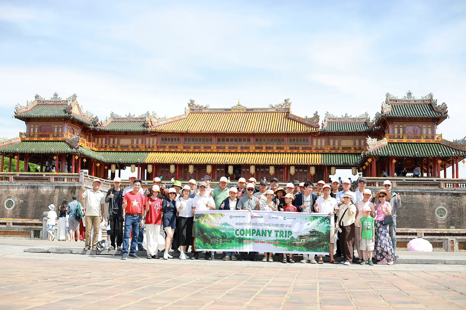 Du Lịch Huế - Kỹ Nghệ Xanh Company Trip