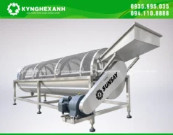 Cận cảnh kết cấu lồng rửa của máy rửa hạt macca dạng lồng, hỗ trợ loại bỏ đất cát và bụi bẩn bám trên bề mặt hạt.